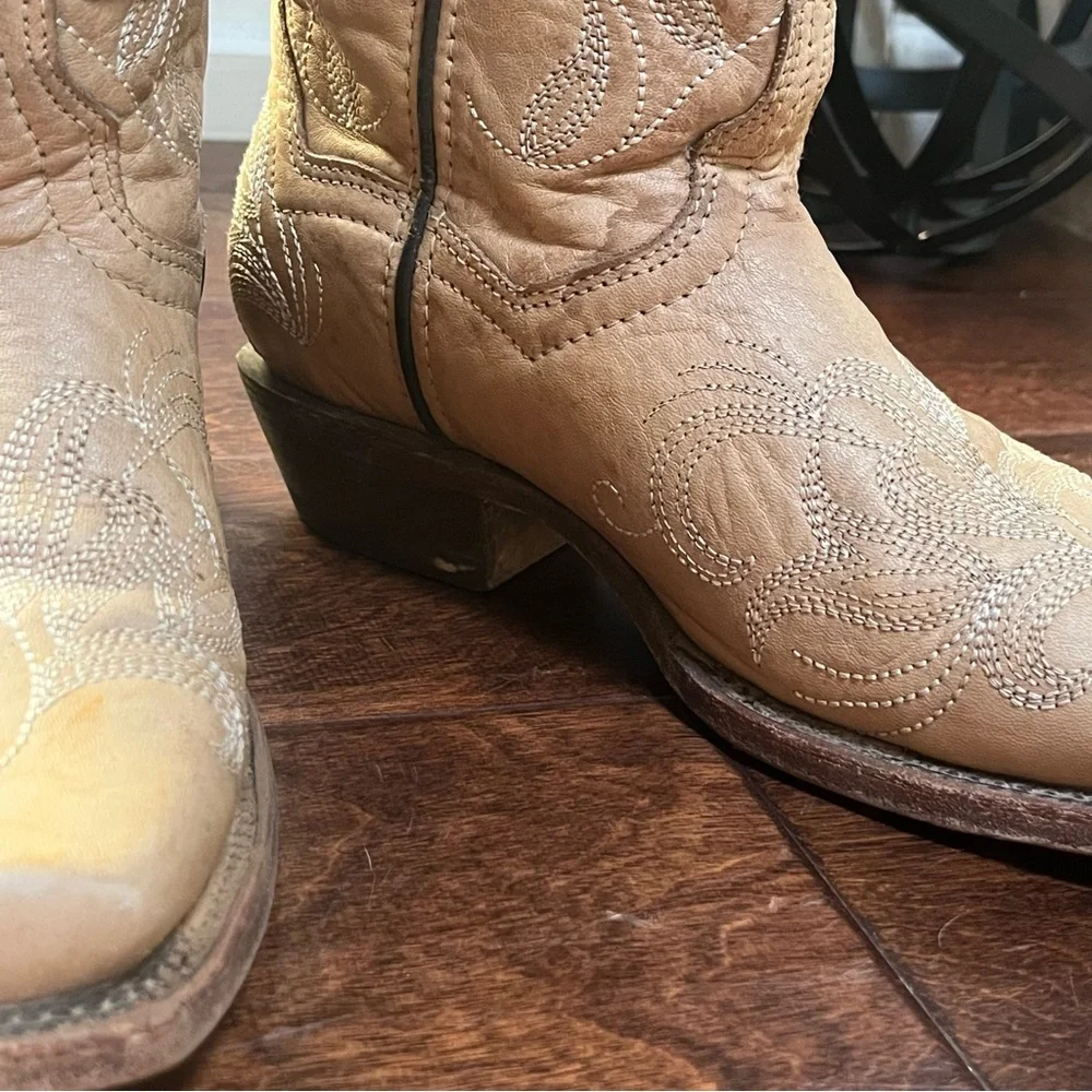 Veretta Cowgirl Boots - Off White - Picture 12 of 12